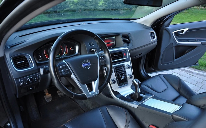 Volvo V60 cena 52400 przebieg: 219000, rok produkcji 2015 z Starachowice małe 667